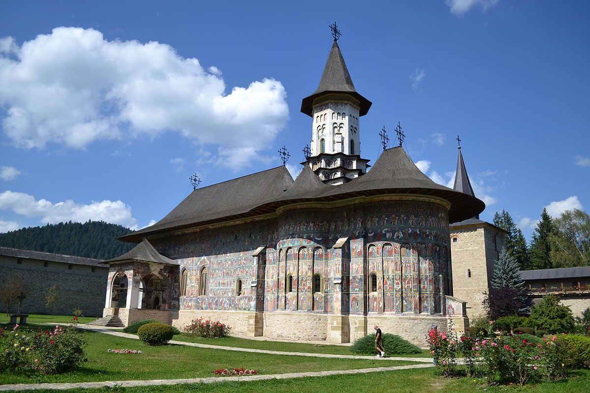 Biserica din curtea Manastirii Sucevita