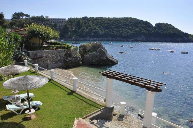 Thomas Beach Studios- Paleokastritsa, Corfu